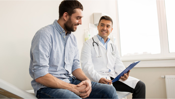 Primera visita al médico cardiólogo: cómo prepararse y qué preguntas hacer si cree que tiene arritmia